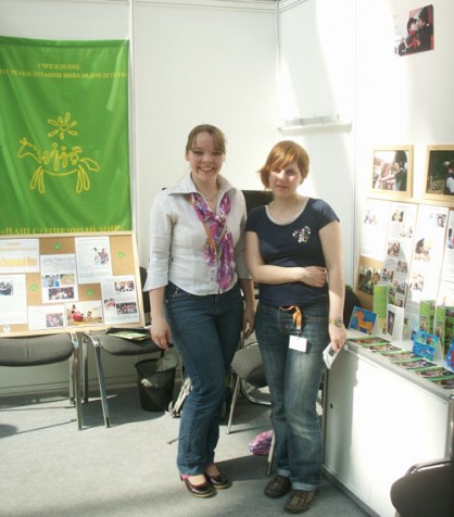 Наши сотрудницы Ирина Леонова и Ася Политова на выставке 