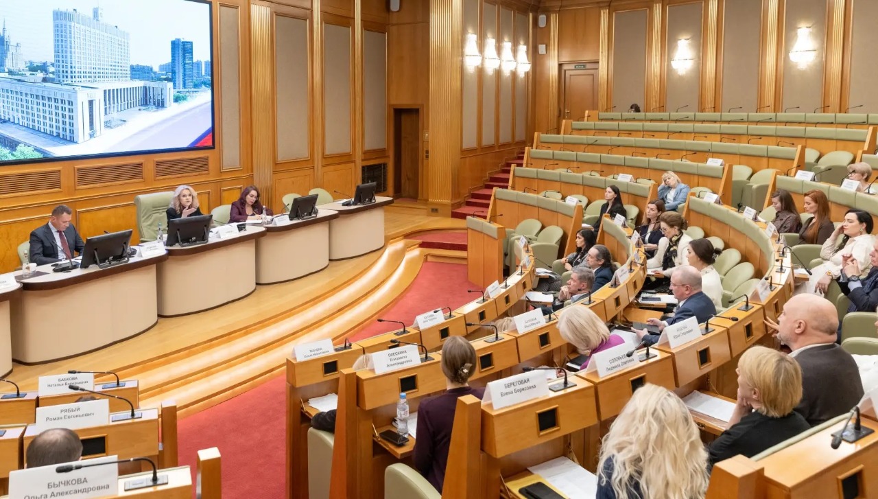 ВКЛЮЧËН В СОСТАВ СОВЕТА ПРИ ПРАВИТЕЛЬСТВЕ РОССИИ