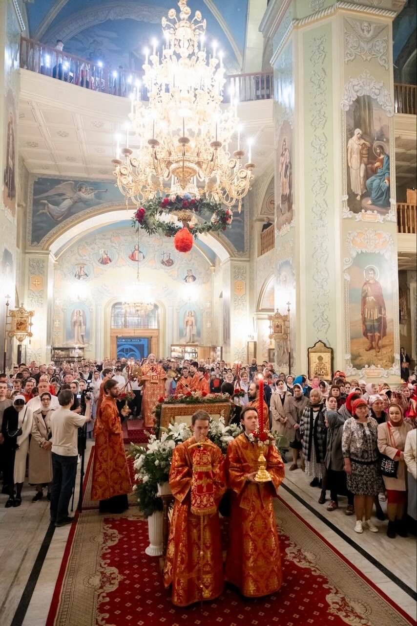 ПАСХАЛЬНЫЙ МОЛЕБЕН ПРИ СВЕТЕ БЛАГОДАТНОГО ОГНЯ