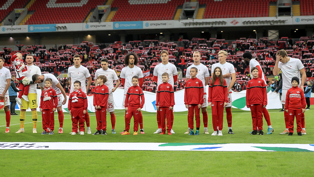 В КРАСНО-БЕЛЫХ СЕРДЦАХ ВСЕГДА