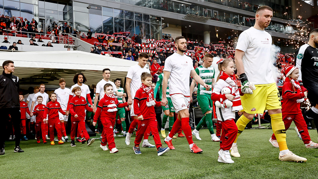 В КРАСНО-БЕЛЫХ СЕРДЦАХ ВСЕГДА