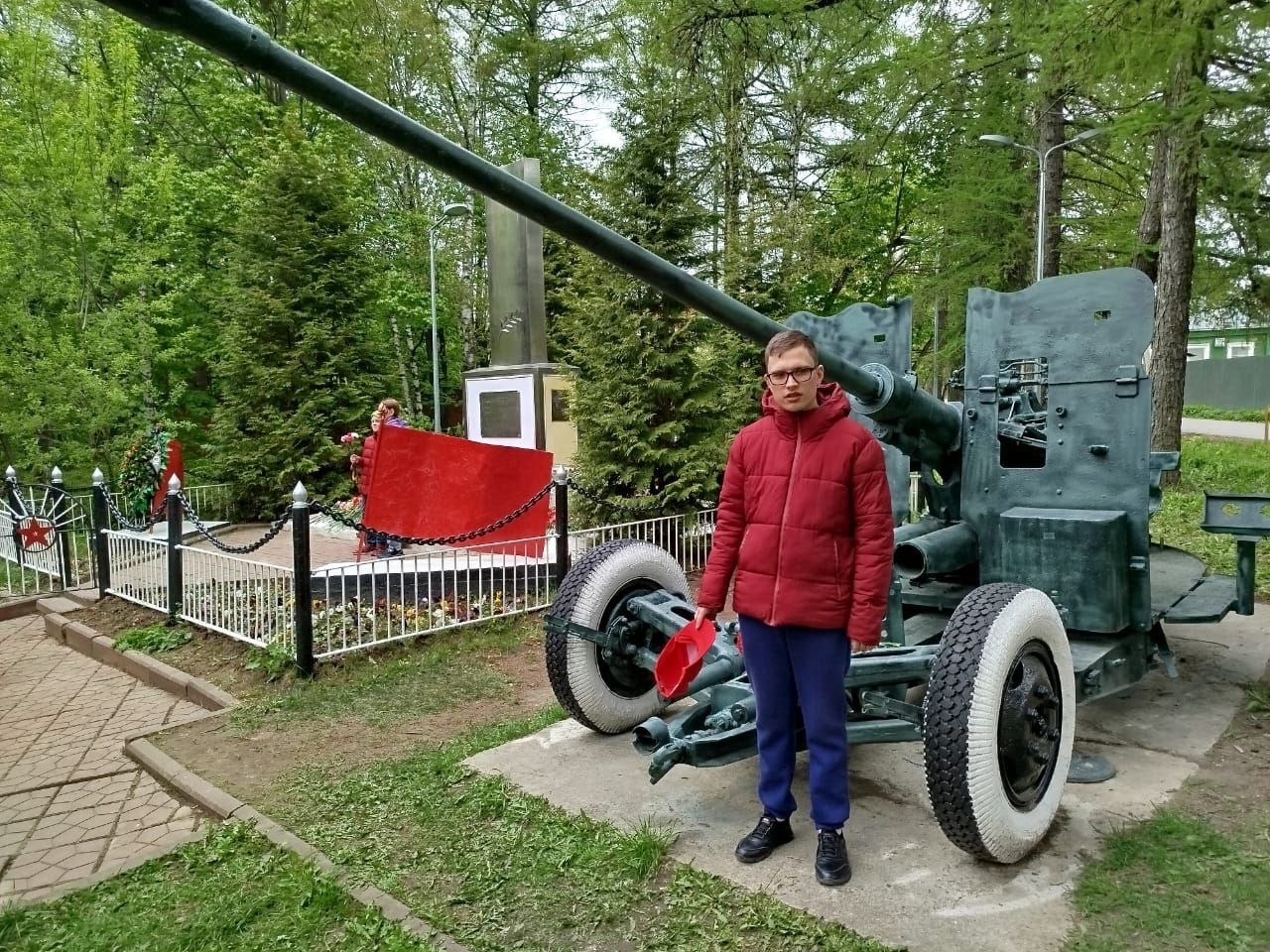 МЫ ЗАМОЛКАЕМ, ГЛЯДЯ В НЕБЕСА