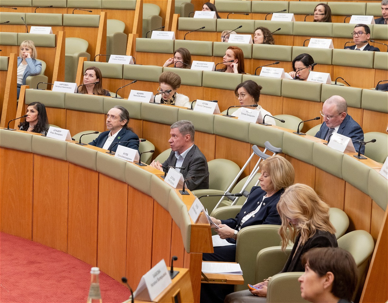 ВКЛЮЧËН В СОСТАВ СОВЕТА ПРИ ПРАВИТЕЛЬСТВЕ РОССИИ