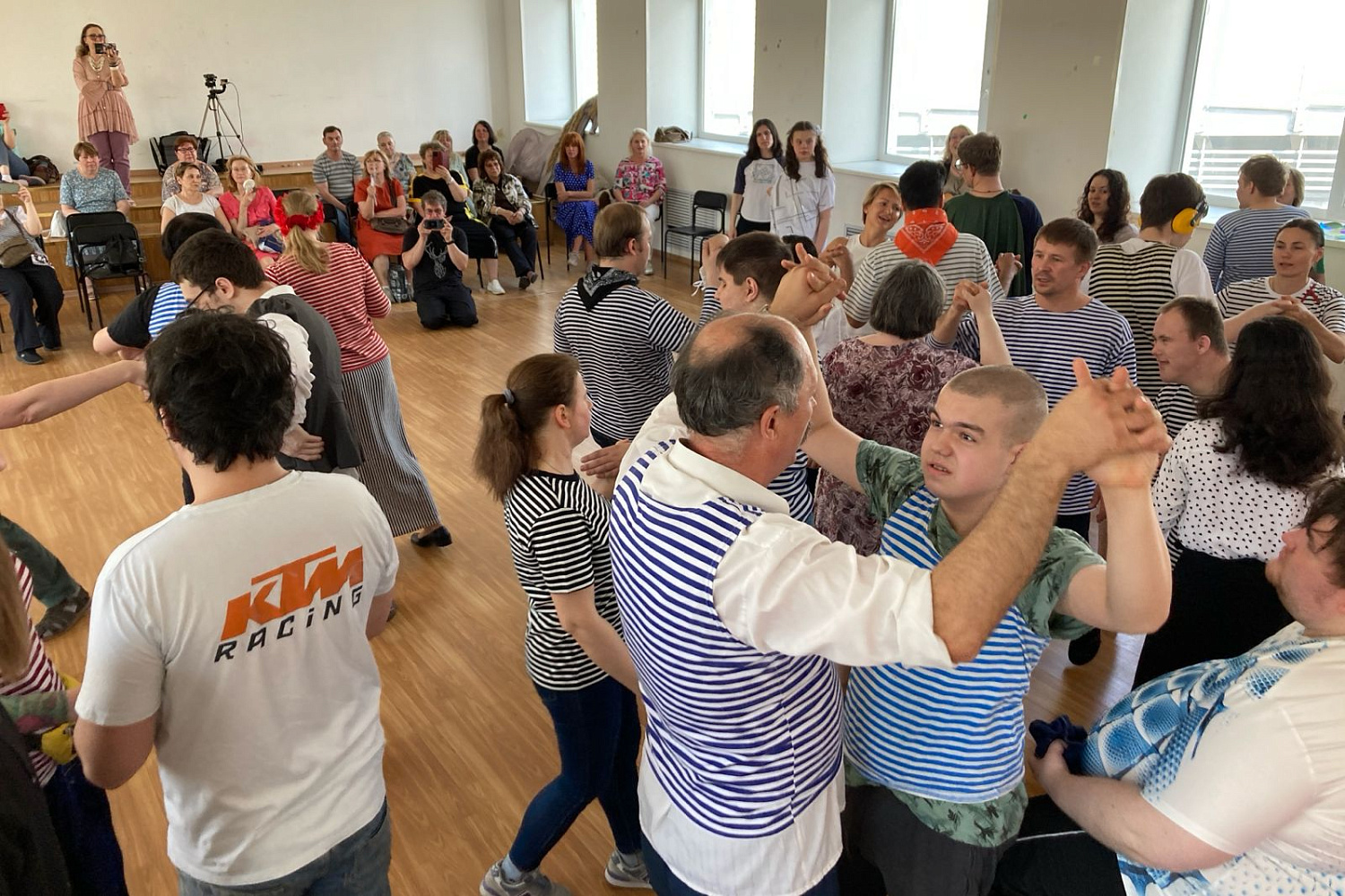 АЛЫЕ ПАРУСА – СИМВОЛ МЕЧТЫ И НАДЕЖДЫ